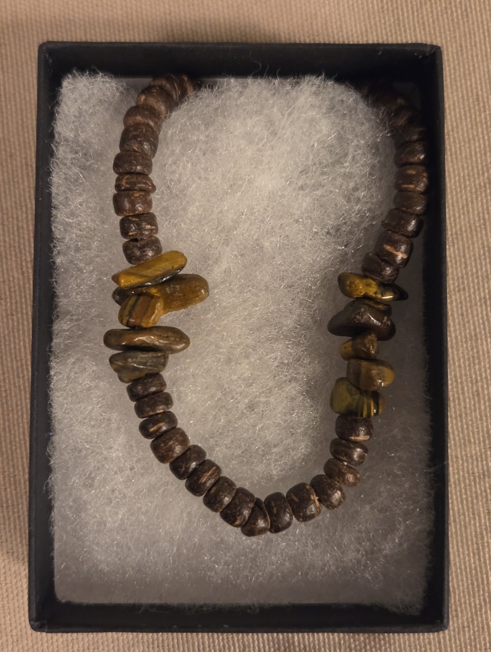 BROWN BEADS AND STONES NECKLACE